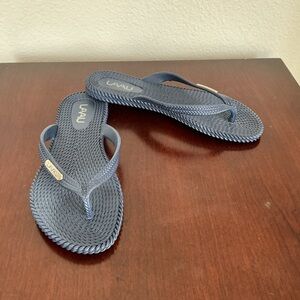 LAVAU Blue Rubber Flip Flops